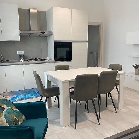 Garden House Apartments In Наполи Екстериор снимка