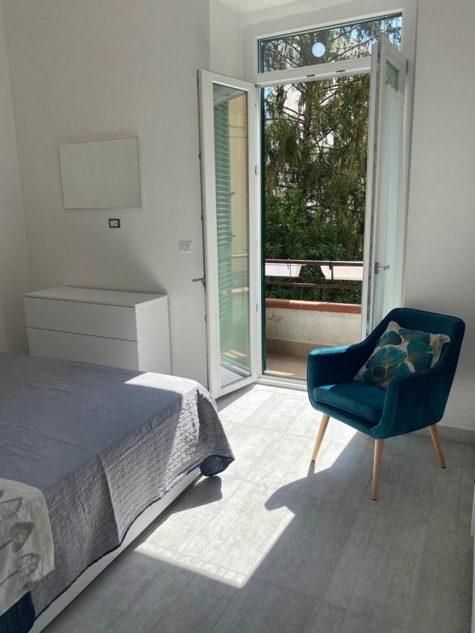 Garden House Apartments In Наполи Екстериор снимка