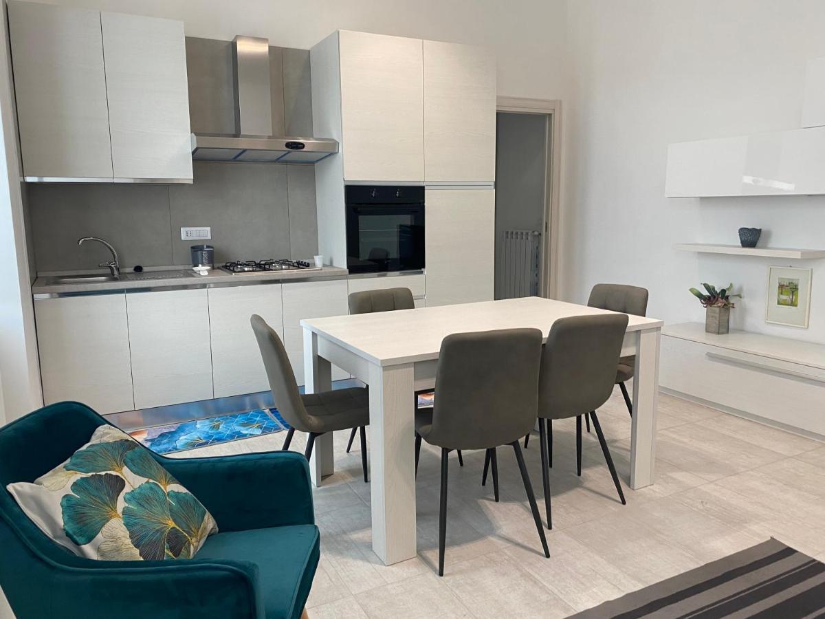 Garden House Apartments In Наполи Екстериор снимка