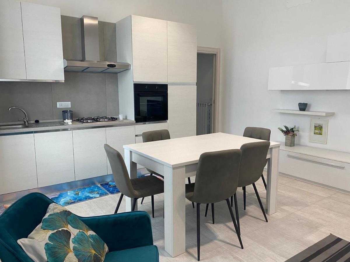 Garden House Apartments In Наполи Екстериор снимка