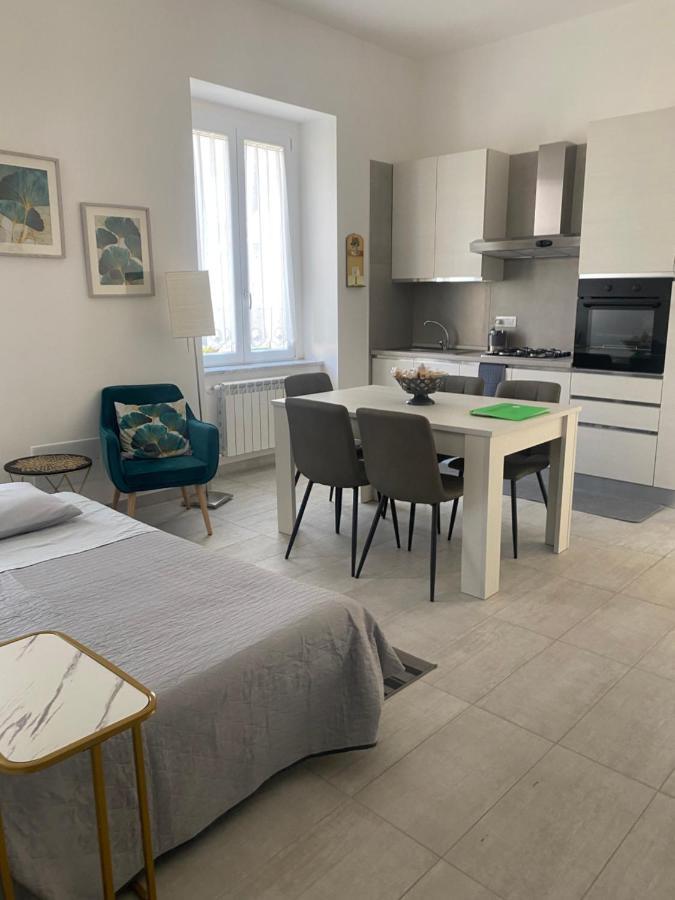 Garden House Apartments In Наполи Екстериор снимка