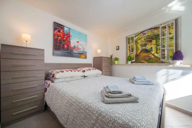 Garden House Apartments In Наполи Екстериор снимка