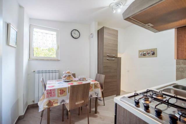 Garden House Apartments In Наполи Екстериор снимка