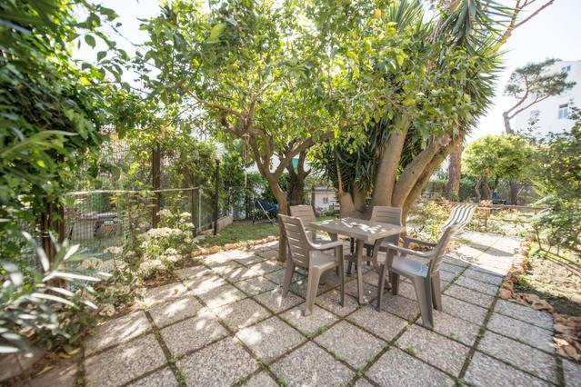 Garden House Apartments In Наполи Екстериор снимка