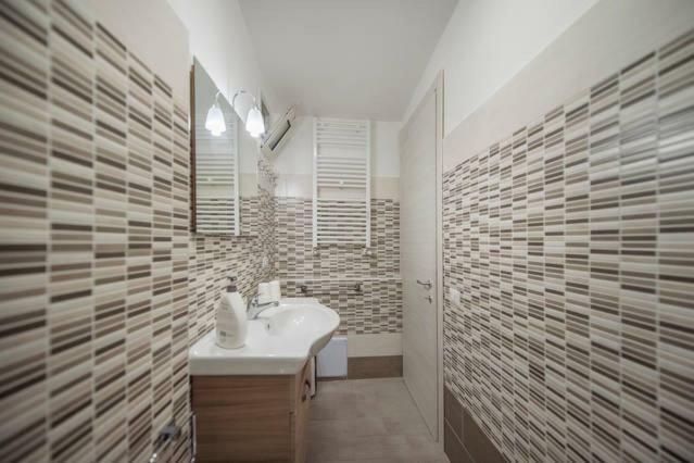 Garden House Apartments In Наполи Екстериор снимка