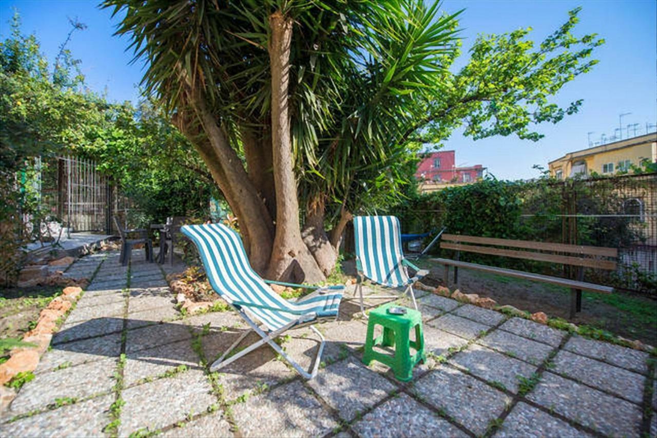 Garden House Apartments In Наполи Екстериор снимка