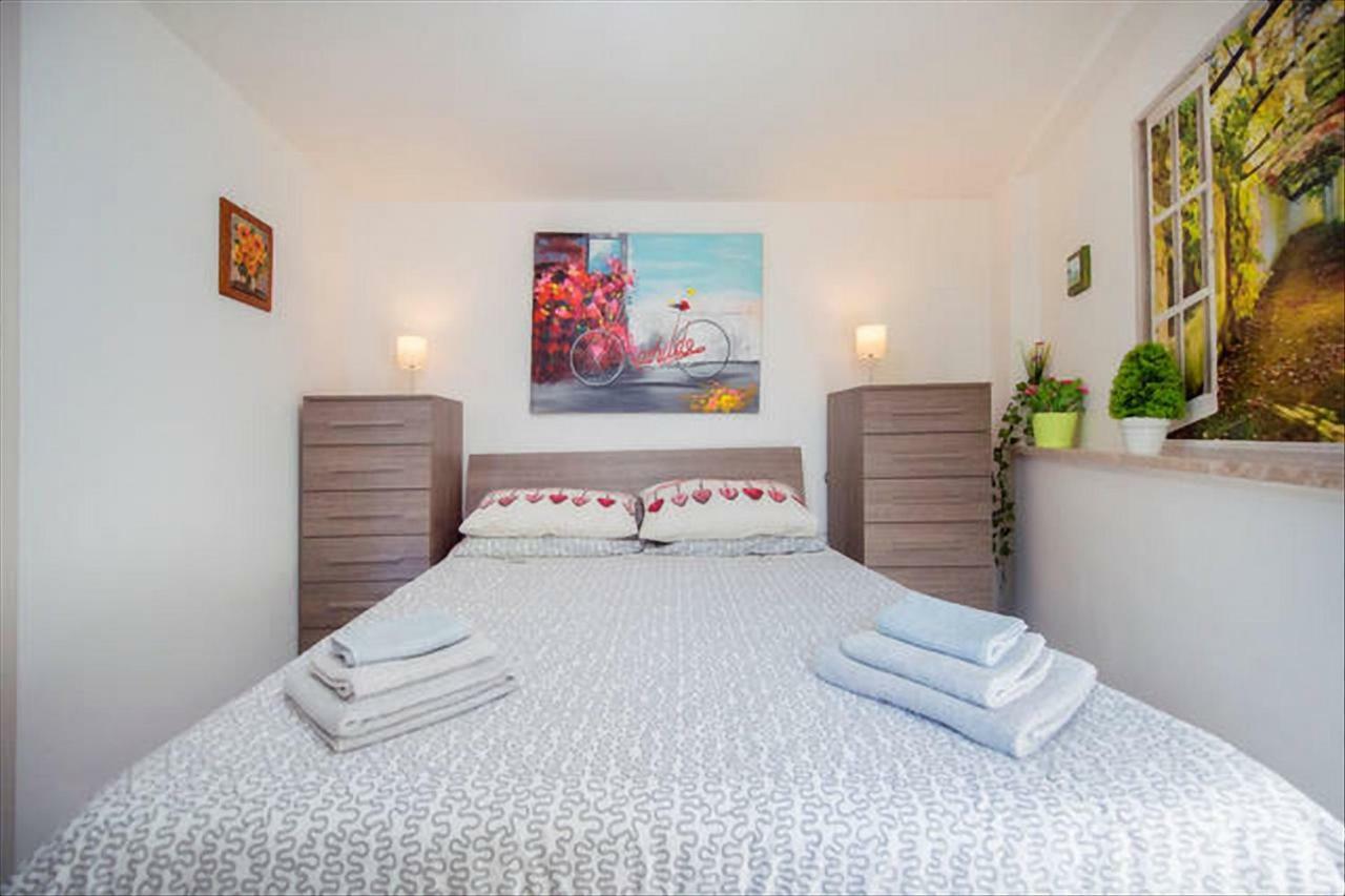 Garden House Apartments In Наполи Екстериор снимка